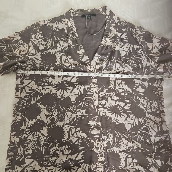 Brown and Crwam Relaxed Blouse with 3/4 Sleeves - Picture 8 of 15